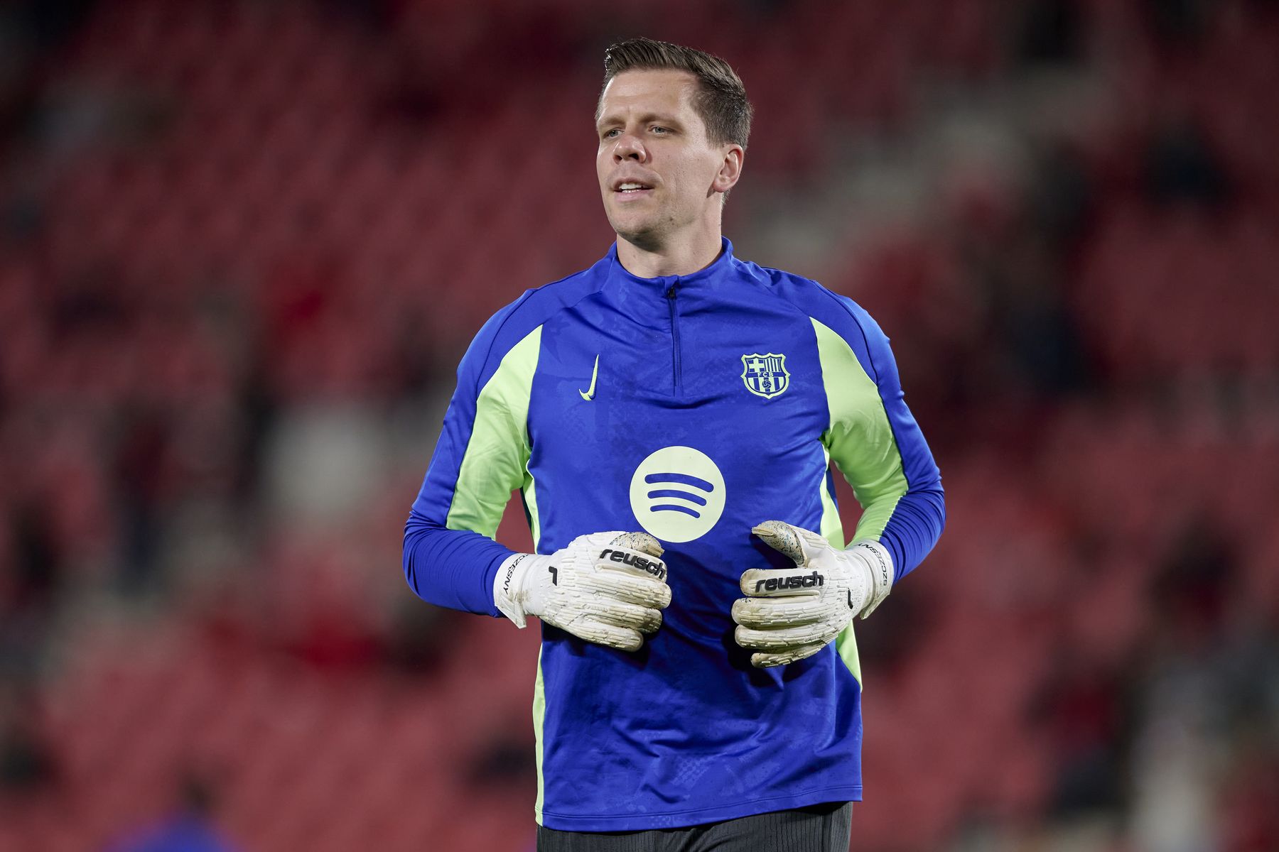 关于尤文图斯门将什琴斯尼神勇扑救，保护球门如铁桶的信息