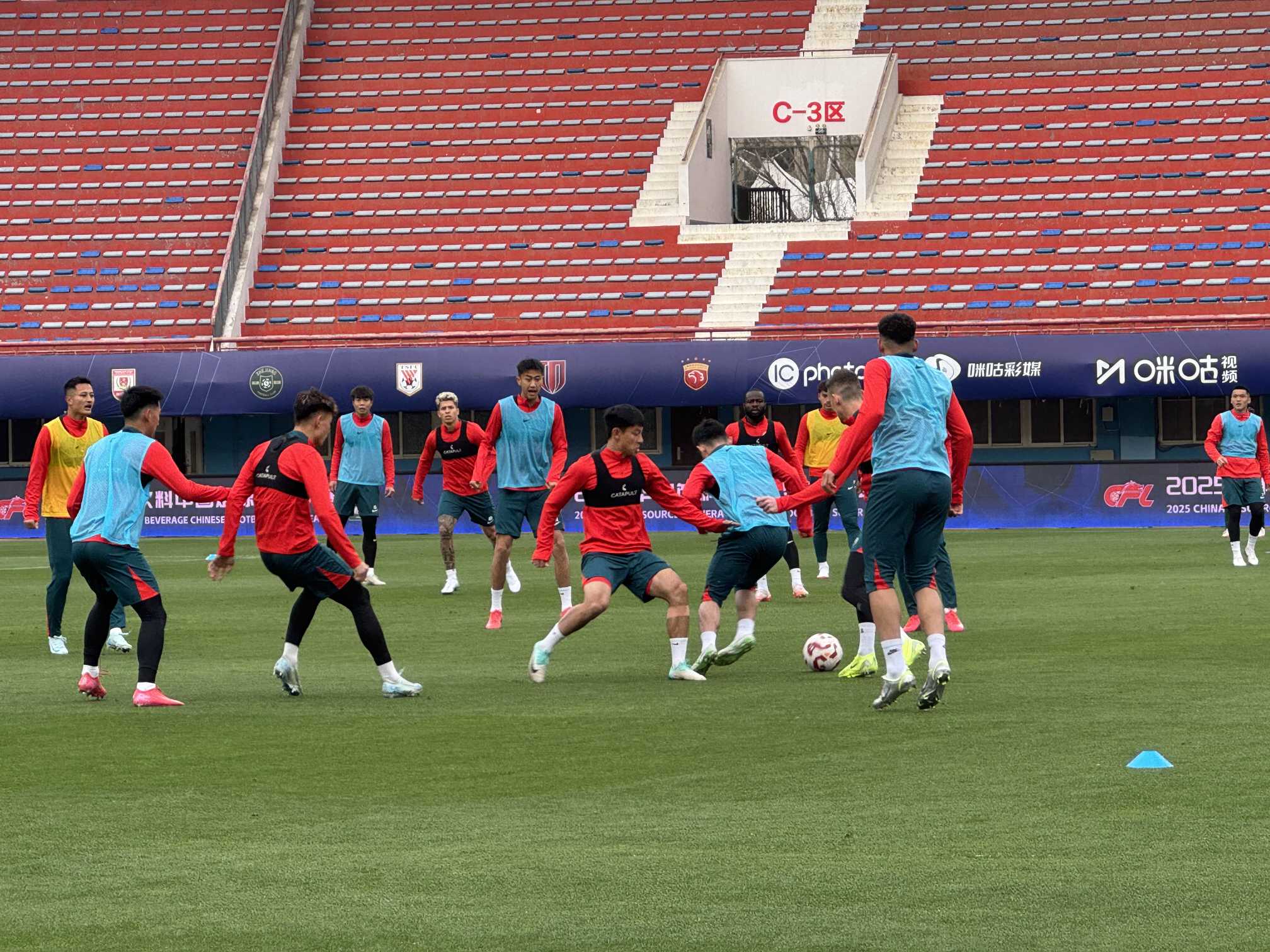 河南男篮士气高昂,全力备战下场比赛的简单介绍 河南男篮士气高昂,全力备战下场比赛的简单介绍