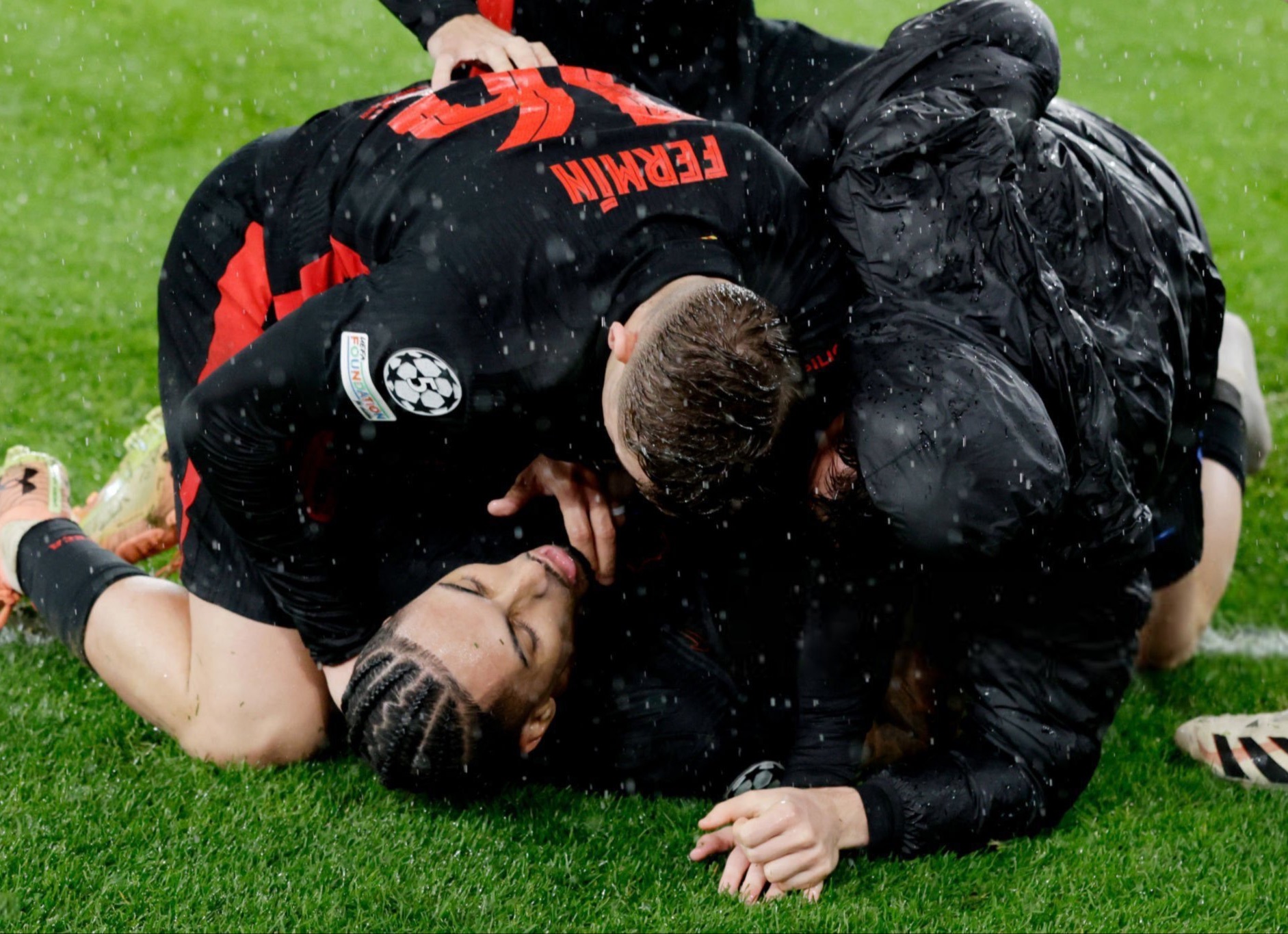 包含昂热客场胜亚眠，终结对手连胜的词条