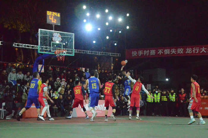 精准出击,选手上演激烈对抗 精准出击,选手上演激烈对抗