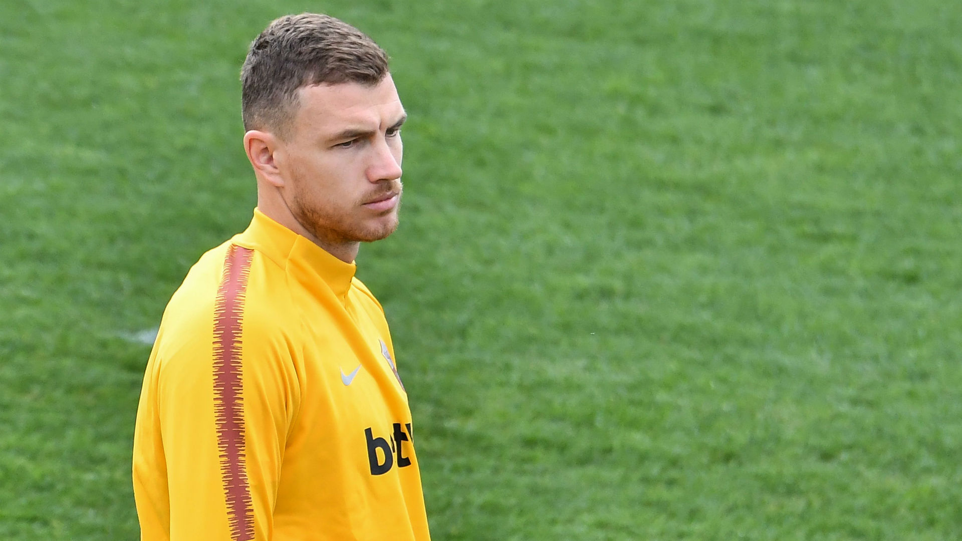 包含罗马主场遭逆转，前锋状态下滑连场未进球的词条