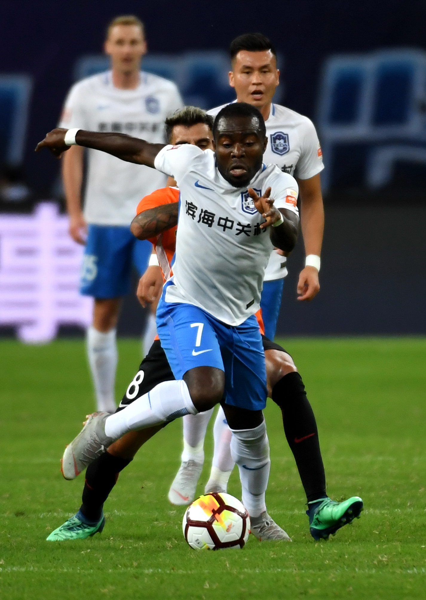 关于天津泰达全力以赴，追逐胜利的步伐的信息